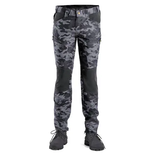 Haunter Nora Outdoorbyxa Black Camo – slitstark och flexibel friluftsbyxa i camouflagemönster för fiske, jakt och utomhusaktiviteter.